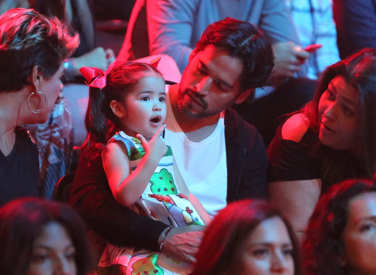 Su carita de sorpresa nos encanta, ella siempre está muy atenta a lo que pasa a su alrededor.