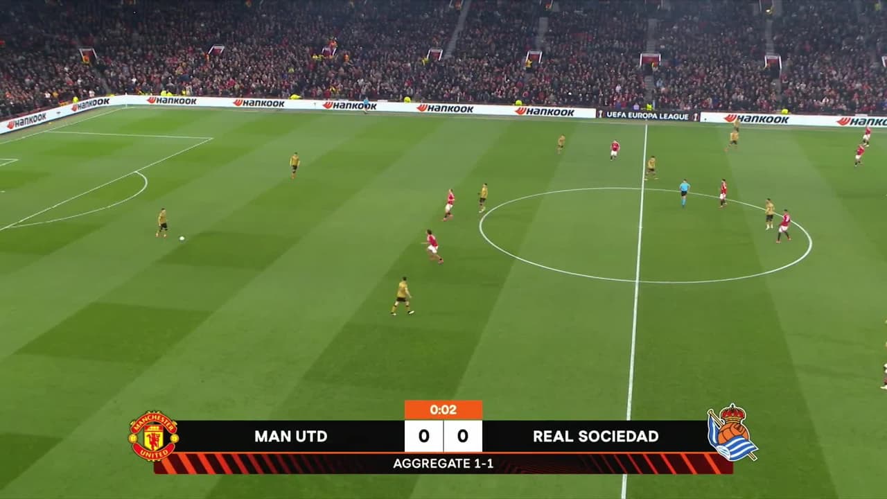 Arranca el partido y la pelota está en juego.