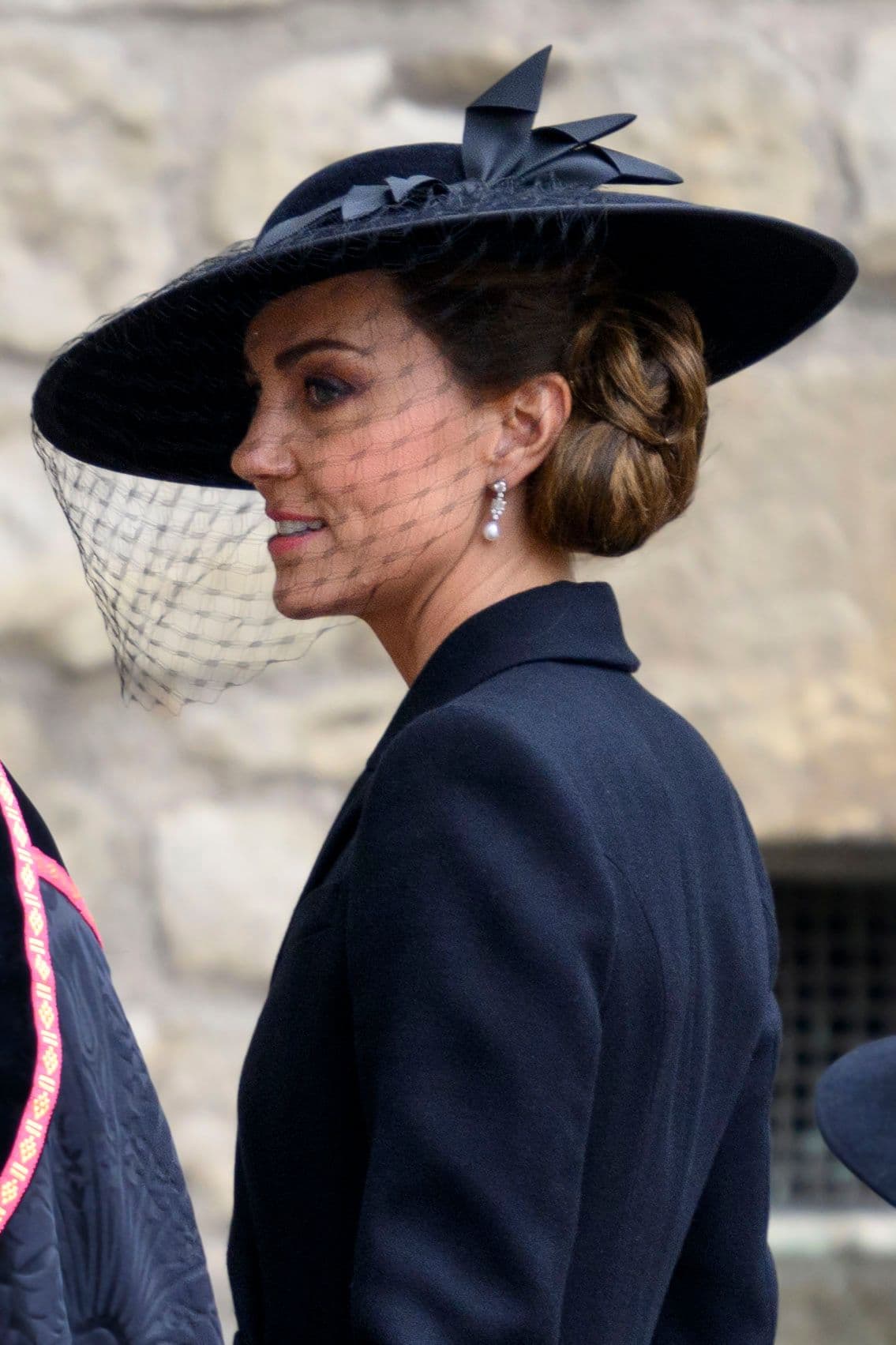 La ahora princesa de Gales llegó a la abadía de Westminster con joyas que pertenecieron a la reina.
<br>