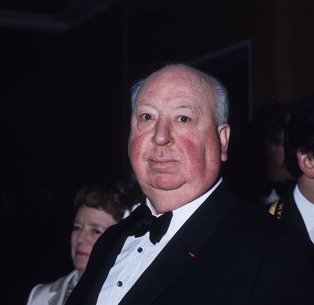 <b>Alfred Hitchcock </b>
<br>Es considerado uno de los directores más talentosos de la historia del cine y en una de sus cintas quiso salir de manera original.