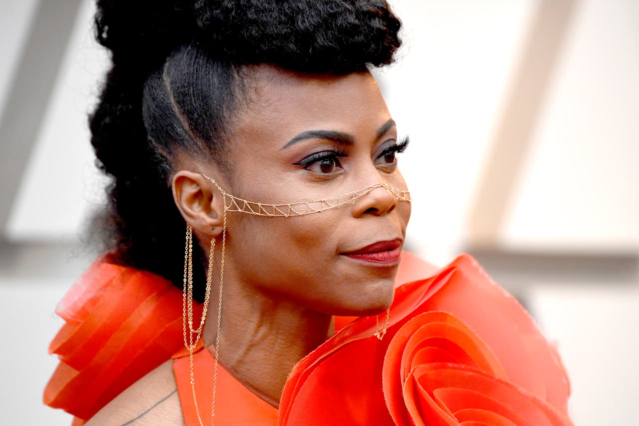 <b>Lo más extravagante: </b>Los accesorios de Hannah Beachler que iban de una oreja a la otra cruzando por el centro de su rostro con una fuerte reminiscencia las joyas tradicionales africanas e inspirados en el universo de Wakanda. No podíamos esperar menos de la ganadora a mejor diseño de producción por 'Black Panther'.