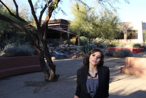 Nuestra representante Gloricely Loug ha llegado muy lejos en Nuestra Belleza Latina 2015. Pero la joven de 19 años podría ser descalificada este fin de semana, dejando sus sueños a medias. Aunque su futuro es incierto, de lo que no hay duda es que a esta arizonense le sobra belleza y talento, como lo muestran esta sesión de fotos en las instalaciones de Univisión Arizona.