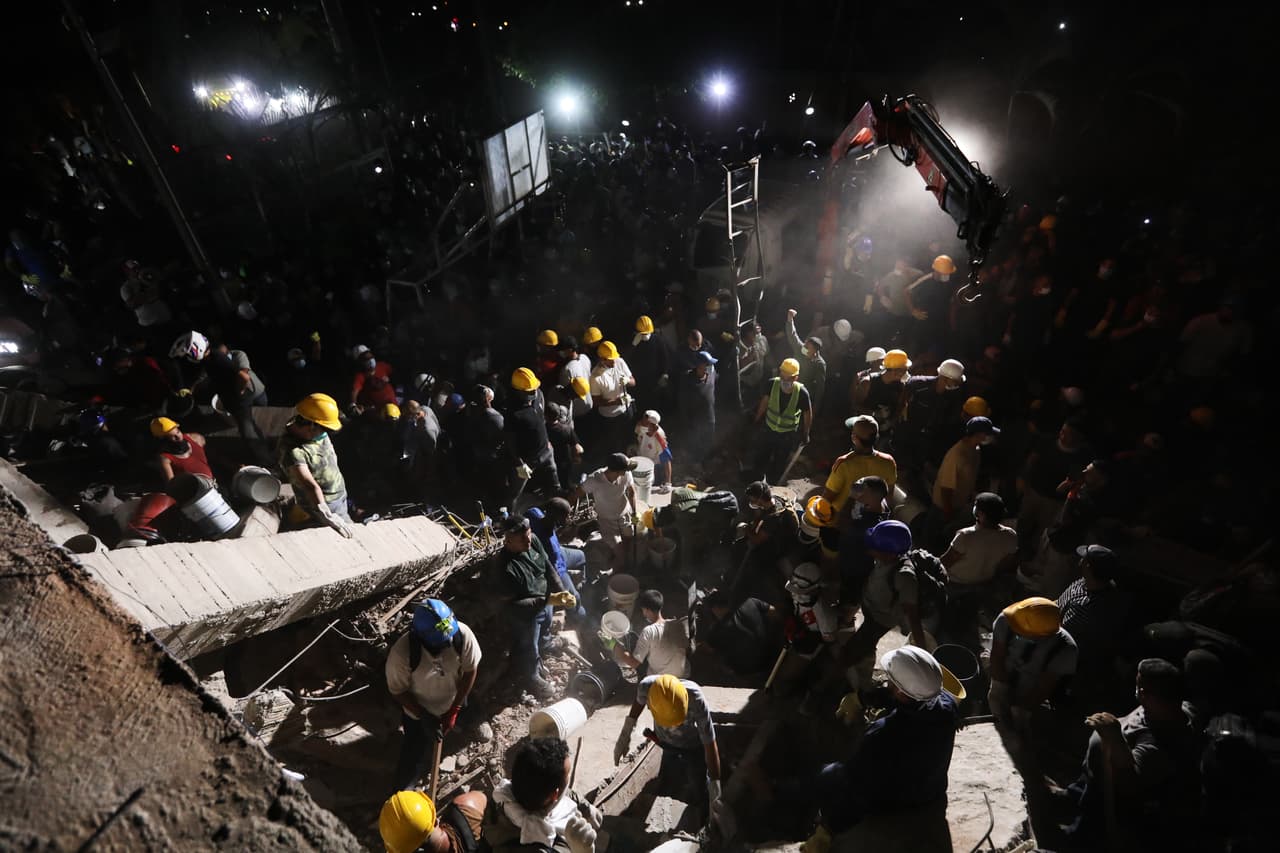 Este martes 11 de agosto continuaron en la madrugada las labores de búsqueda y rescate en decenas de ciudades del oeste de Colombia luego de que un potente terremoto de magnitud 7,4 sacudiera la región, dejando a 169 personas muertas y más de 600 heridos.