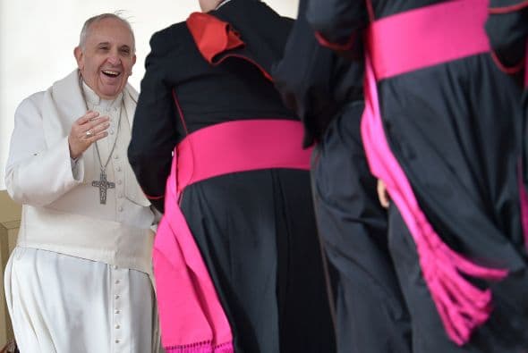 Respecto a la situación en Siria dijo: "Que callen las armas. Frente a la continuación de la violencia y los atropellos renuevo con fuerza mi llamamiento a la paz en Siria".