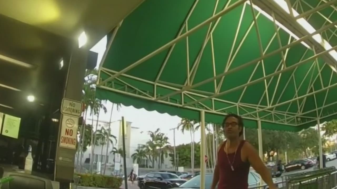 Maldice e insulta a un policía porque no lo dejaron entrar al Publix sin máscara