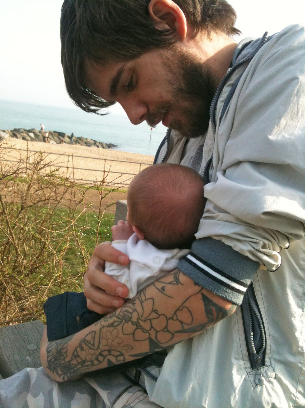 Compartieron la noticia con sus amigos y familiares a través de las redes sociales, quienes de inmediato buscaron cosas para el bebé.