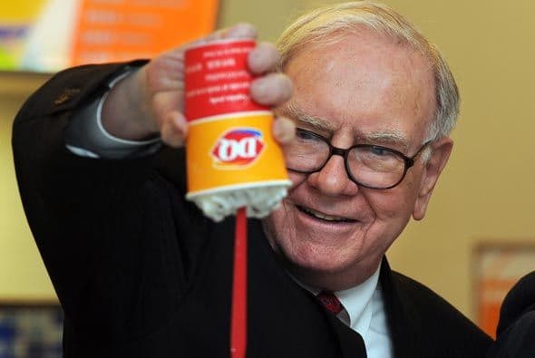 Por su parte, Warren Buffet, quien posee una fortuna de $47 mil millones también está comprometido con la caridad.