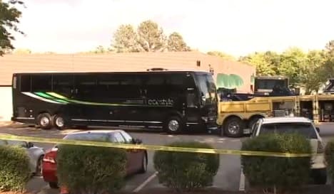 Muere hombre tras quedar atrapado debajo de un autobús en Raleigh