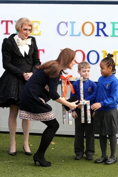 Fue promovido por la organización "The Art Room" y en el se usarña el arte como terapia para menores.