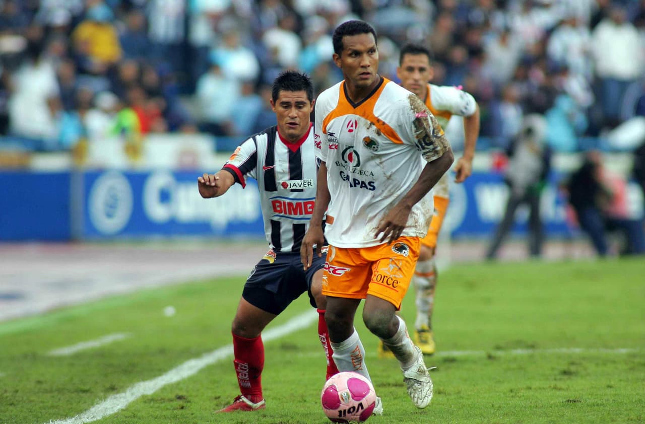 Al igual que Durán, el zaguero Omar Flores probó suerte con el equipo Petrolero. El mexicano que debutara con Atlas pasó por varios equipos, su último club de Liga MX fue Jaguares y tras jugar en el Ascenso MX con Lobos y Ballenas apostó por Sudamérica.