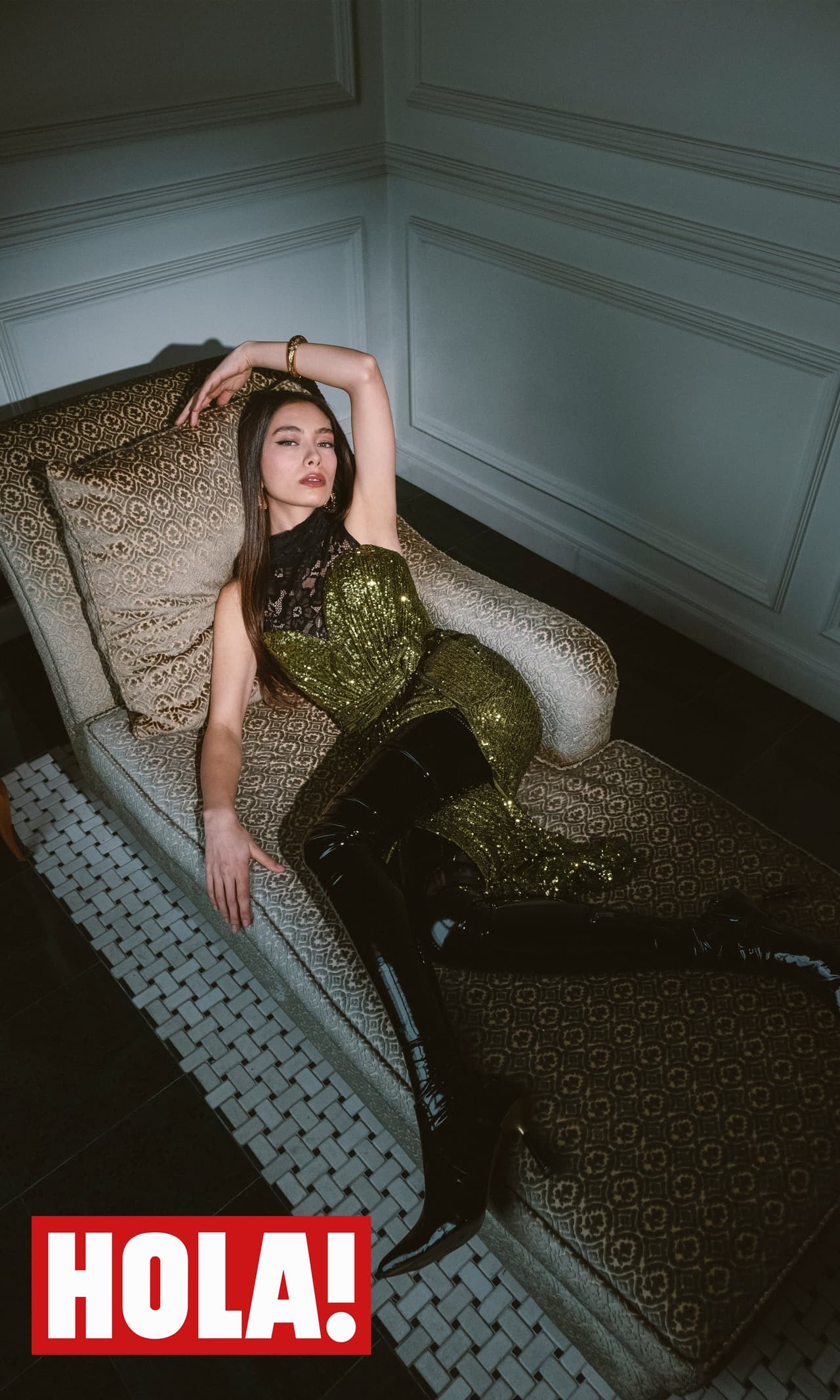 Inspirada por una película, ella decidió que deseaba dedicarse a la actuación desde los 8 años, y apoyada por sus padres logró su sueño de comenzar su carrera a los 13. "Mi mamá siempre cree en mí y es un gran apoyo", dijo Atagül tras detallar que fue su madre quien la acompañó en su ilusión de convertirse en actriz y ese apoyo la llevó a estar en el lugar en el que se encuentra ahora.