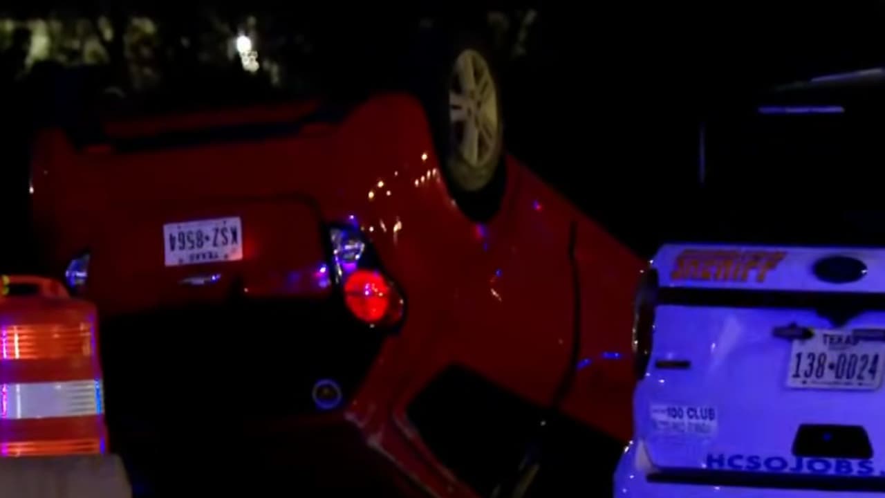 Niño muere al salir expulsado de un auto tras volcarse: un hombre y una mujer permanecen hospitalizados