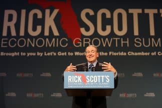 Mike Huckabee, exgobernador de Arkansas Governor y candidato republicano este 2 de junio en Orlando. 