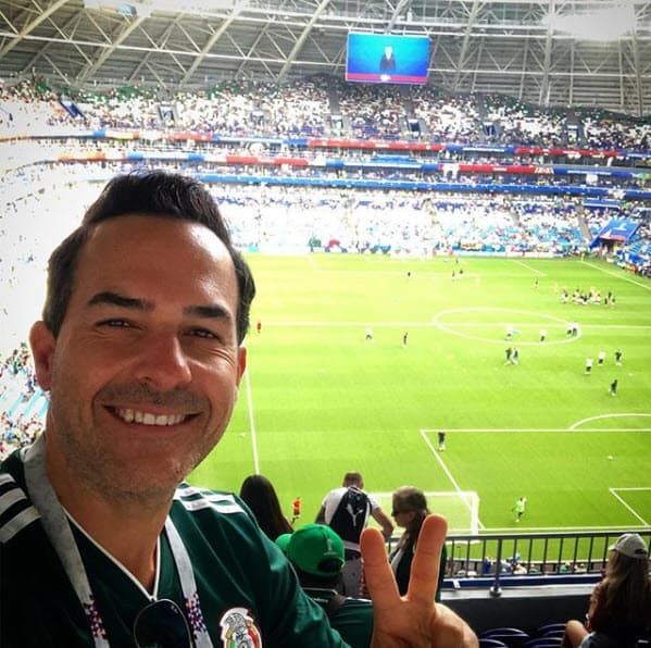 Pero además de conductor es caricaturista y ha exhibido su trabajo en importantes recintos de Los Ángeles y Miami.
<br>