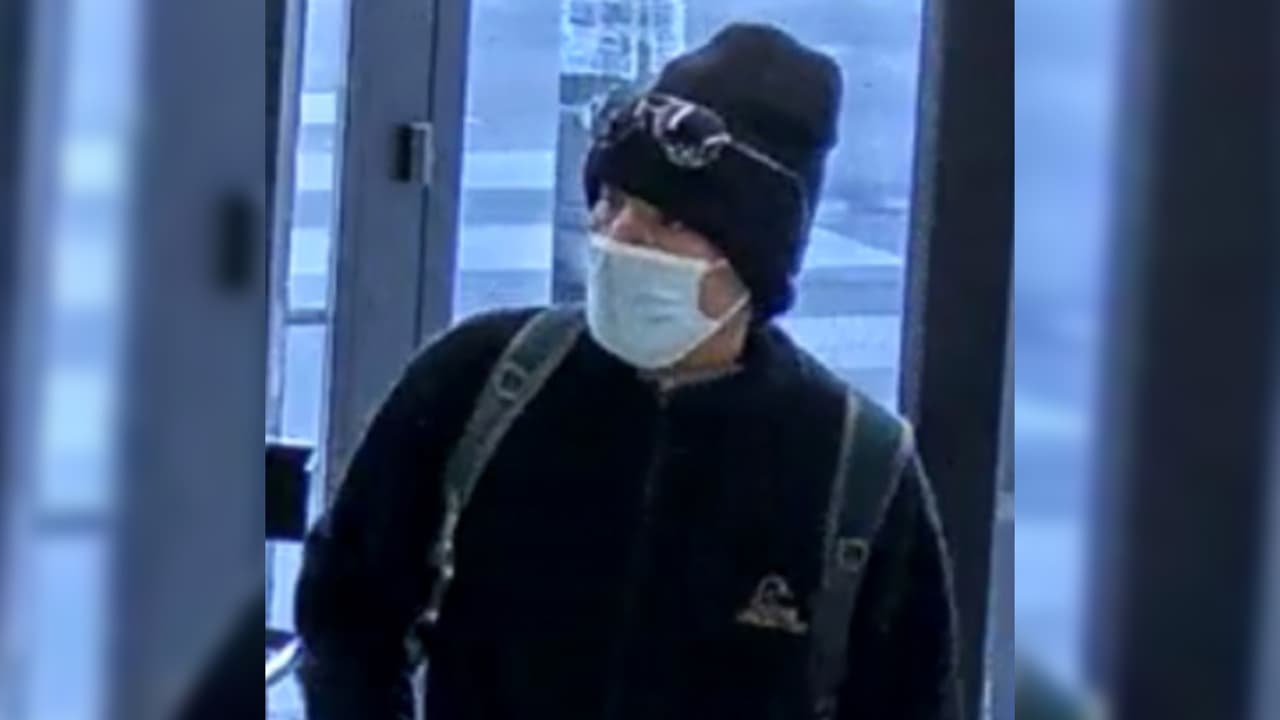 El sospechoso exigió el dinero con una nota a los trabajadores de la sucursal, informó el FBI.