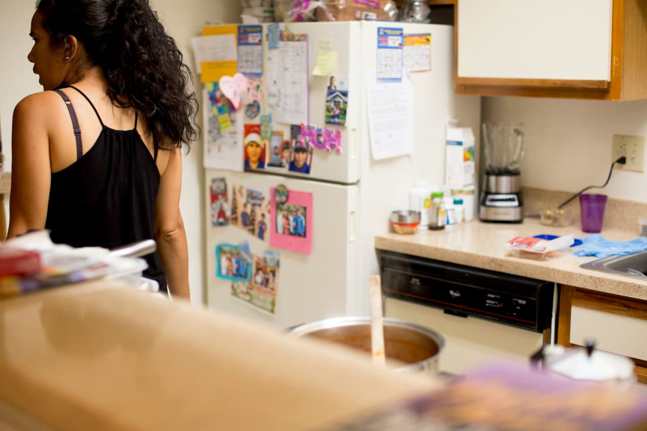 Marta López (47). Pertenece a la red de ayuda y entrega de alimentos