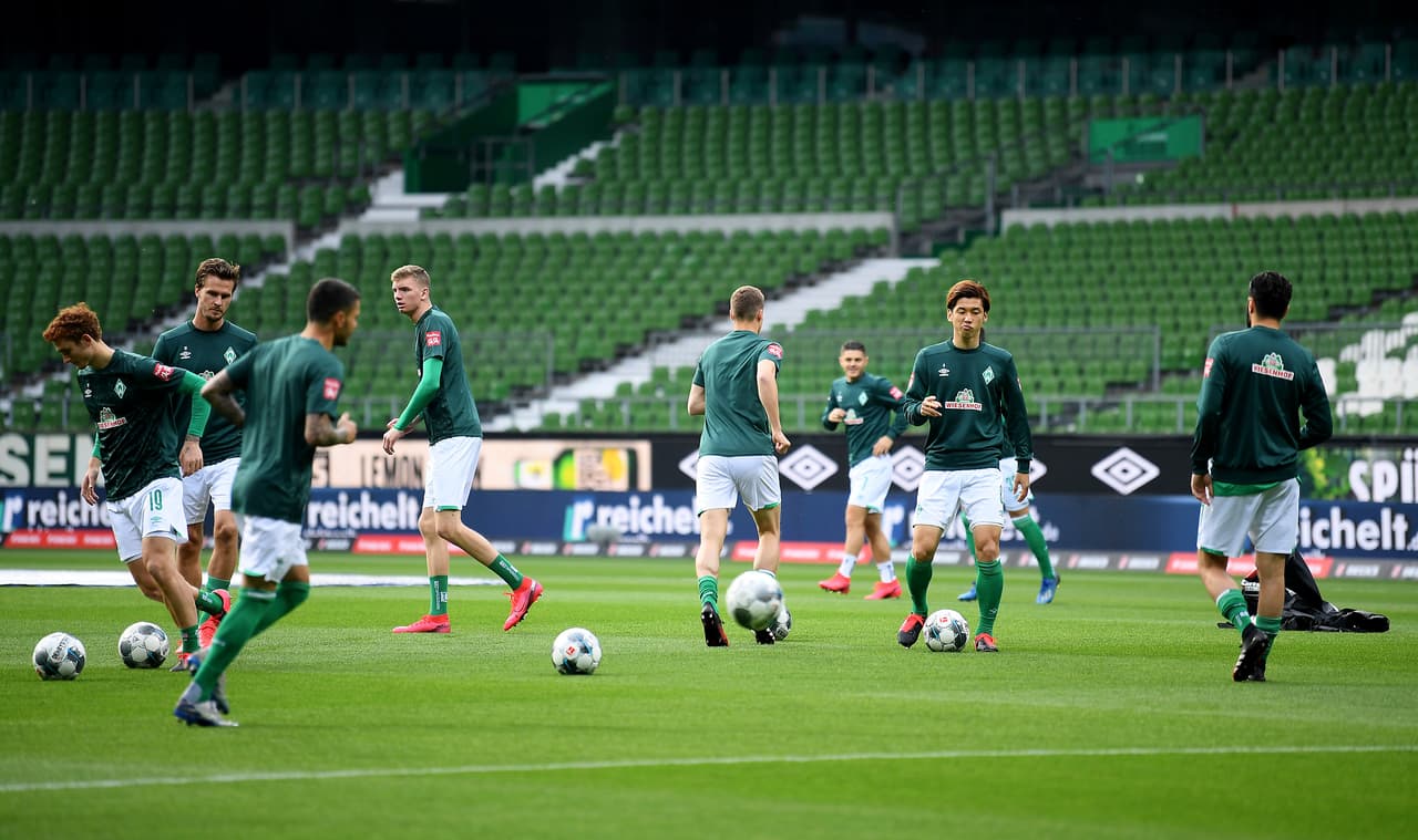 - Inevitable calentar en grupos, todos deben hacer los ejercicios al parejo.
<br>- Los jugadores aquí ya no tienen ninguna protección especial.