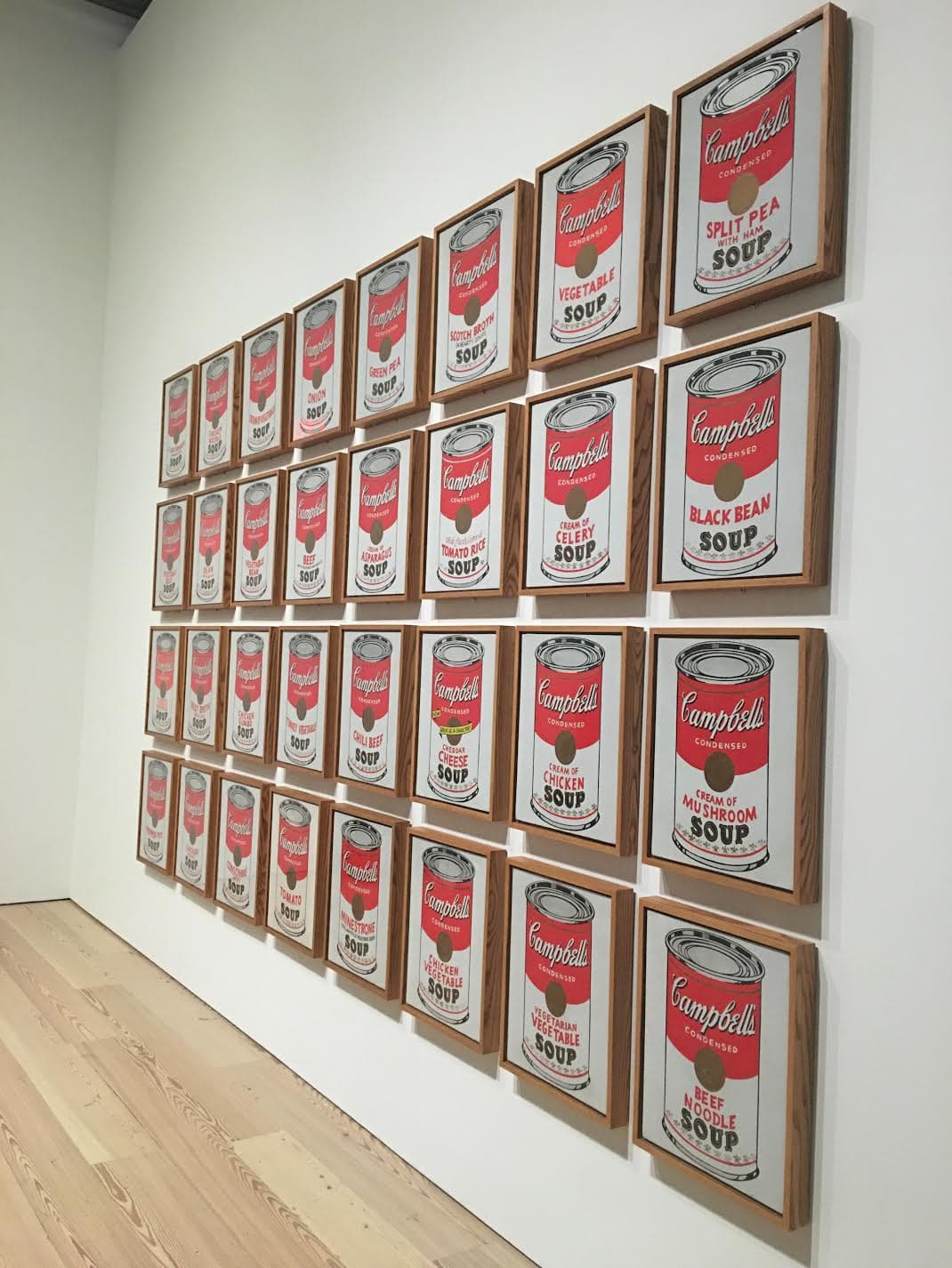 Campbell's Soup Cans (Latas de sopa Campbell), llamada por muchos 32 Campbell's Soup Cans, es una obra de arte producida entre noviembre de 1961 y marzo o abril de 1962.