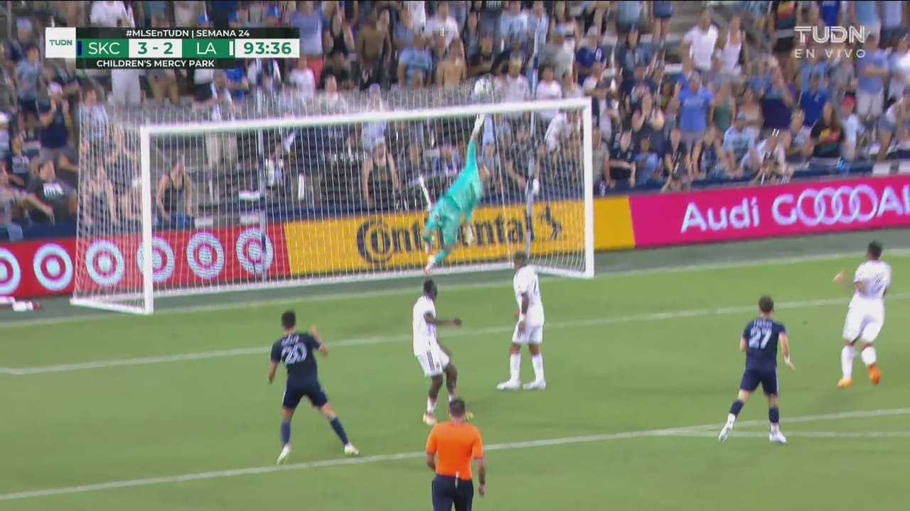 ¡Era el clavo en el ataúd! Sallói falla el tanto de la tranquilidad