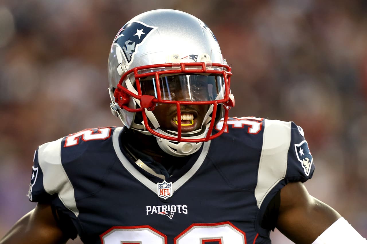 Como profesional ha conseguido levantar dos Super Bowls (Patriots) y jugar dos Pro Bowls.