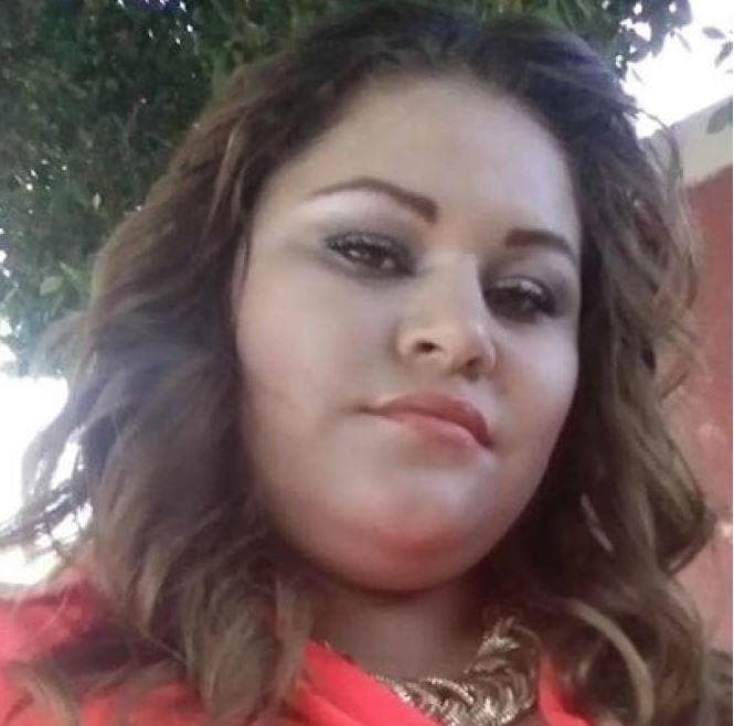 <h3 class="cms-H3-H3">Erika Perla Álvarez-Ayala</h3>
<br>
<br>Si bien no se sabe cuál es su último domicilio conocido, la jursdicción que lleva el caso de Álvarez es la de Iowa Northern.
<br>
<br>Álvarez 
<a href="https://www.dea.gov/fugitives/erika-perla-alvarez-ayala" target="_blank">nació en 1992</a> y es acusada de conspirar para poder distribuir una sustancia controlada. 
<br>