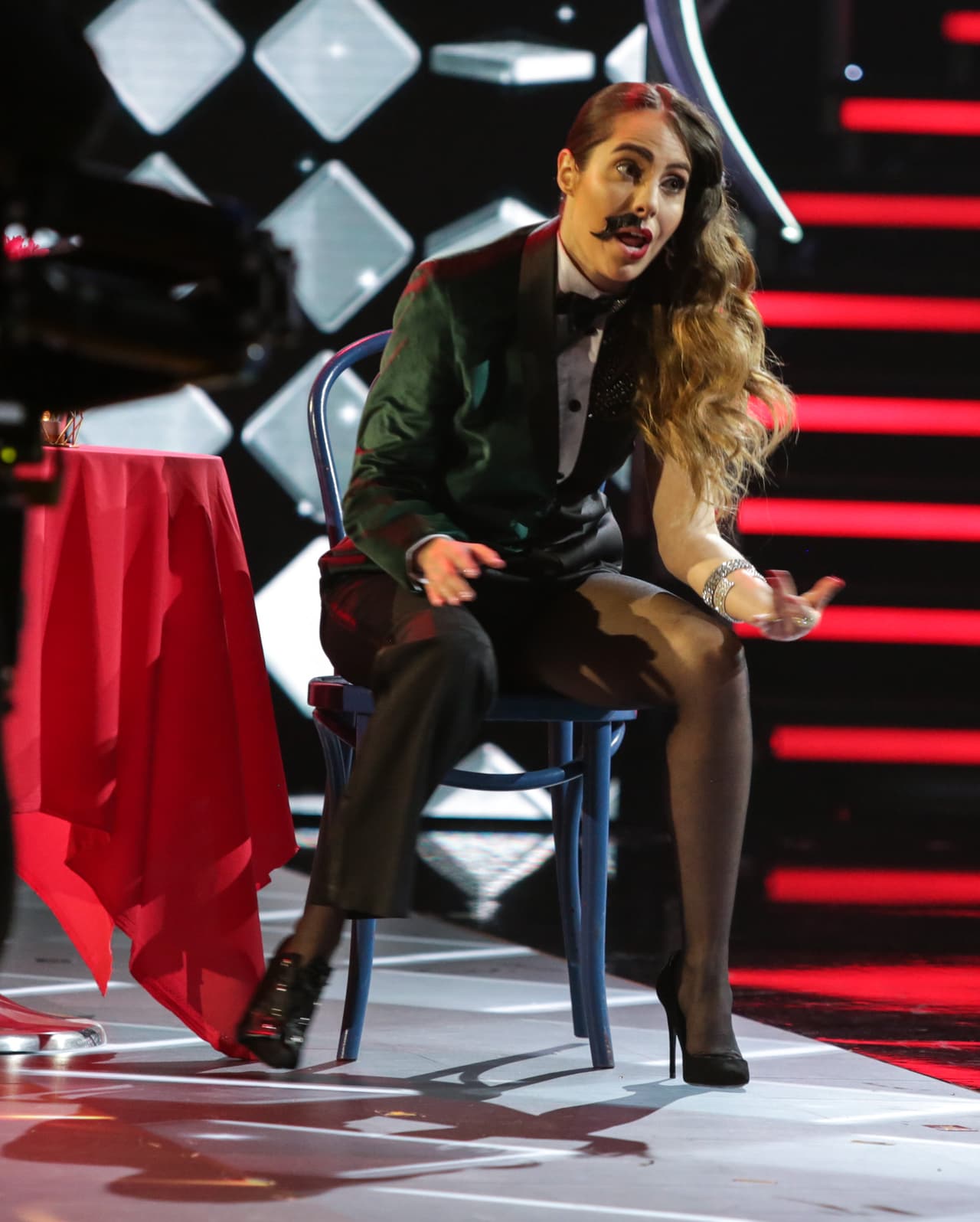 Después subió al escenario Massiel Mantilla, ella dio vida a Pimpinela en la canción 'Palabras, palabras, palabras'.