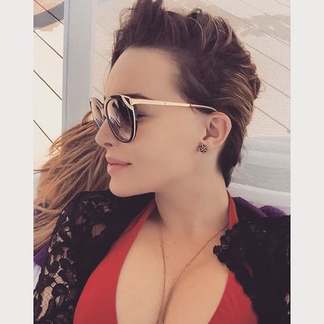 La actriz mexicana no se cansa de compartir fotos en sexys atuendos y candentes poses.