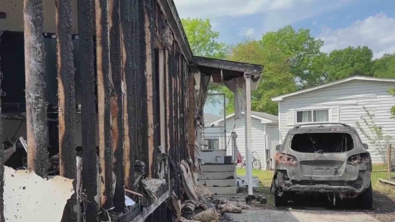 "Llamas como del infierno": Investigan incendio en un vecindario de casas móviles en Chantilly