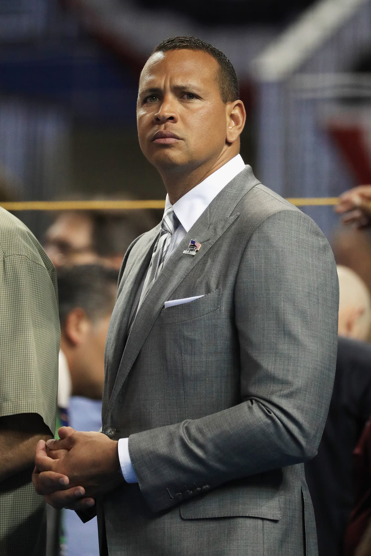 "Me alienta que la policía local tenga imágenes de seguridad del crimen y estén haciendo todo lo posible para recuperar los artículos", agregó.