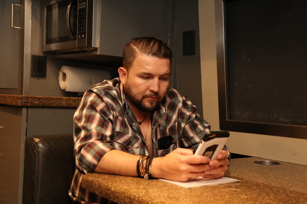 Poncho hizo un facebook live para responder preguntas de sus fanáticas.