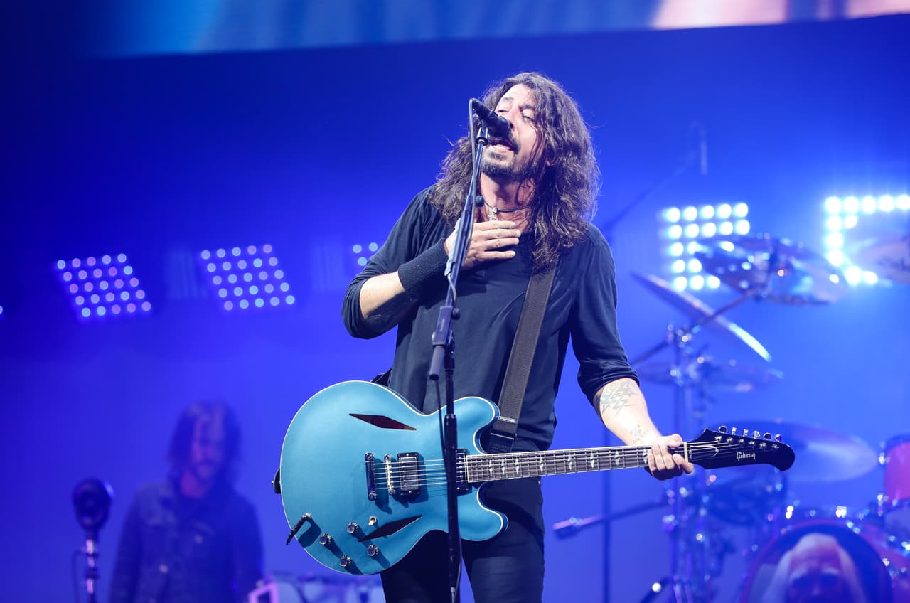 GLASTONBURY, ENGLAND - JUNE 24: Dave Grohl of Foo Fighters performs on the Pyramid stage on day 3 of the Glastonbury Festival 2017 at Worthy Farm, Pilton on June 24, 2017 in Glastonbury, England.