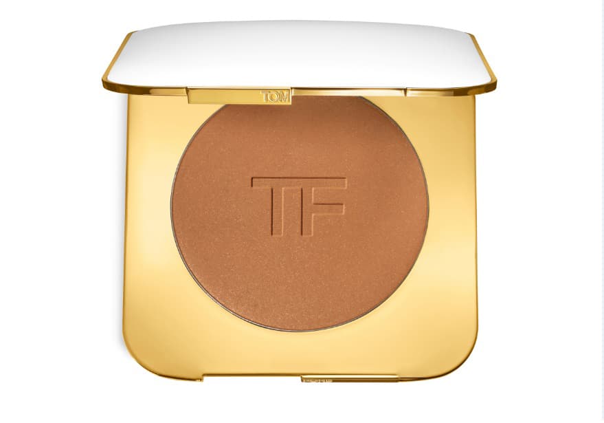 SOLEIL BEAUTY COLLECTION, Tom Ford, Saks Fifth Avenue, $108 dólares. Esta lujosa edición limitada tiene una textura sedosa y ligera. Su fórmula realmente deja la piel con un tono dorado luminoso y con un resplandor único. Es caro, pero si eres de las que aman ir con la piel dorada vale la pena la inversión.