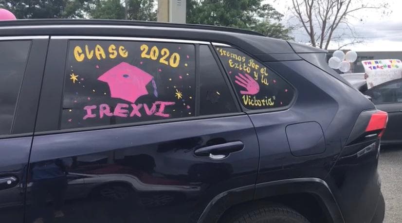 Las otras clases graduandas de esta misma escuela también han llevado acabo los actos de graduación de esta misma forma.