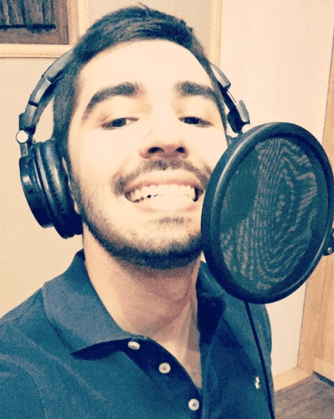 Fue así como Joss Favela empezó con la grabación de dos discos: "La Reynalda" en género de banda y, "Andar conmigo" con un estilo más norteño.