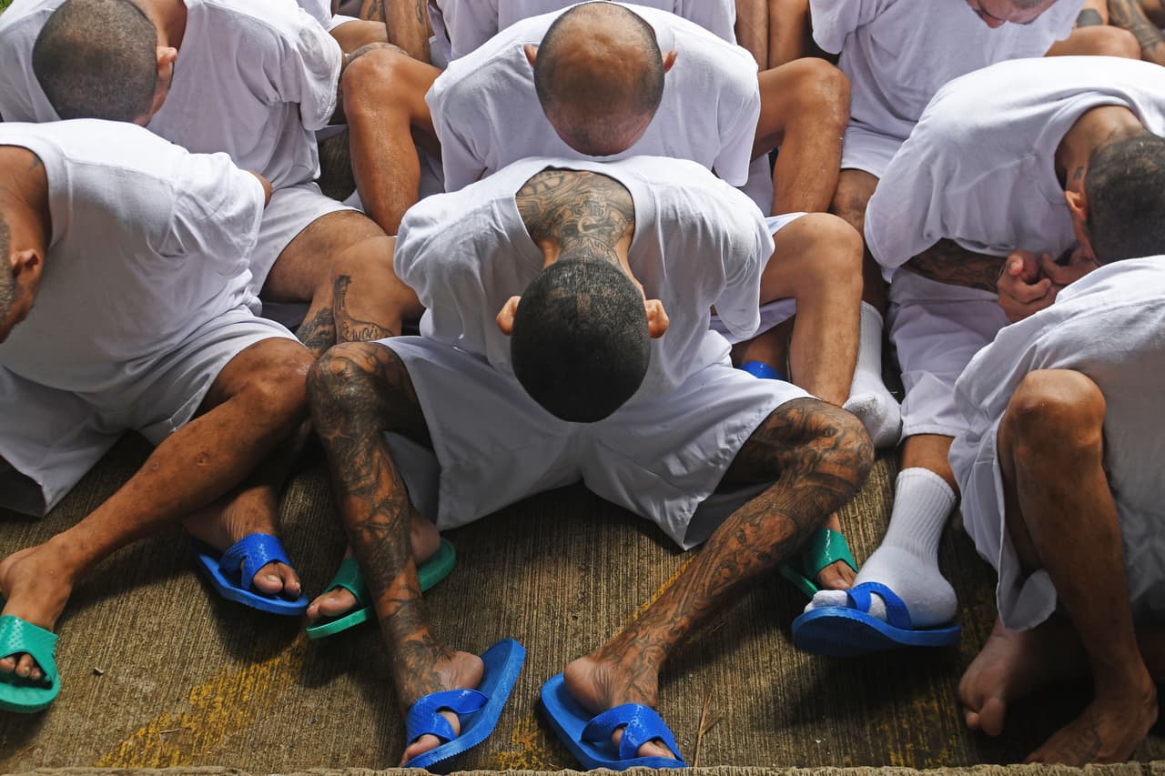 La Mara Salvatrucha fue fundada por inmigrantes salvadoreños que llegaron a Los Ángeles en la década de 1980.