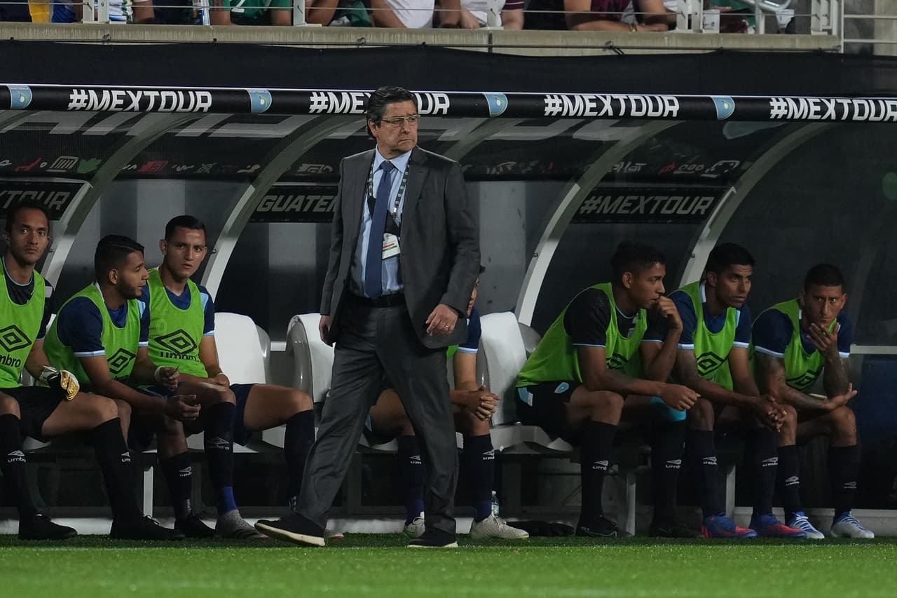 Con un equipo de jugadores jóvenes como Carlos Acevedo, Marcelo Flores o Luis Chávez, el Tricolor tuvo un pobre desempeño ante Guatemala.