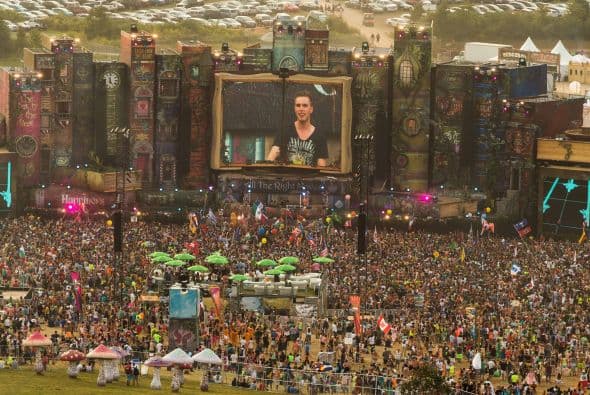 Se acerca el verano y muchos se preparan para los grandes festivales musicales de la temporada. En California, Coachella domina la taquilla, pero 'The Tomorrow World Electronic Music' parece ser una fuerte competidor. Te compartimos algunas fotos del festival de música electrónica durante su última edición en Chattahoochee Hills. La fiesta reunió a los mejores Dj’s y atrajo público de cada rincón del planeta. ¿Crees que este festival sea mejor que el del Valle de Indio?