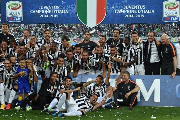 La Juventus de Turín es el campeón de la Serie A italiana por cuarto año consecutivo ahora bajo las órdenes del estratega Massimiliano Allegri quien llevó a la Vecchia Signora a alzar su ‘Scudetto’ 31.