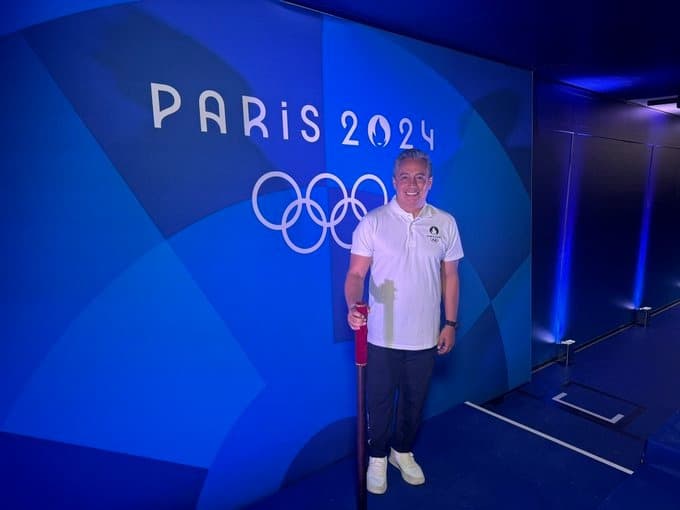 Fernando Platas presume honor en Juegos Olímpicos Paris 2024
