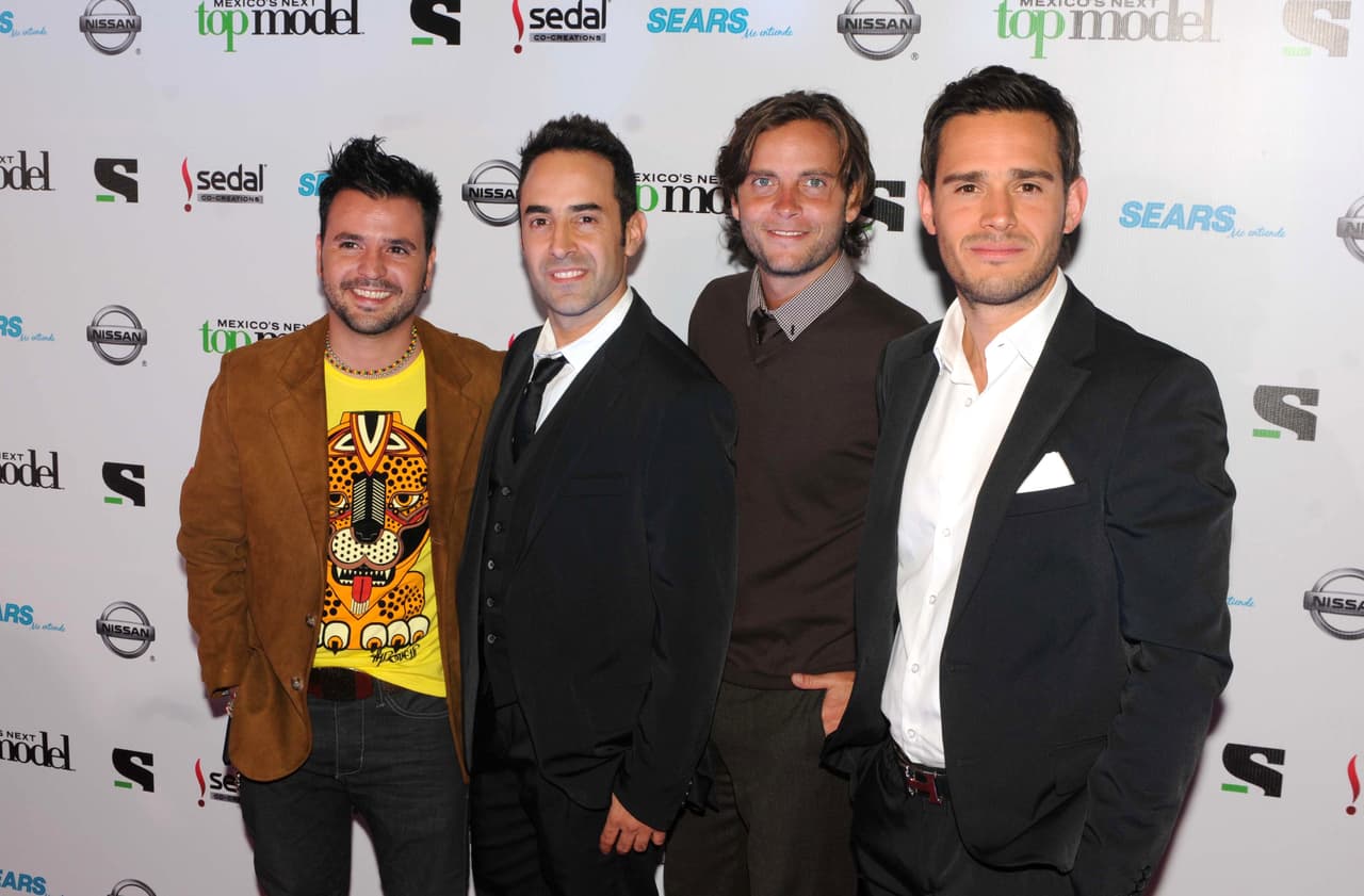 Canciones como: "Enamoradísimo", "Chicas Chic", "Explota Corazón", "Candela", "Azúcar y Maldad", "Bye Bye Baby", entre otros, hicieron suspirar a miles de jovencitas.