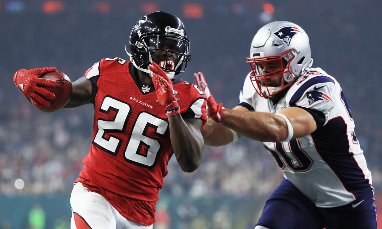 Tevin Coleman recibió ya en el segundo periodo, en el tercer cuarto, un pase de anotación de Ryan para alargar la ventaja.