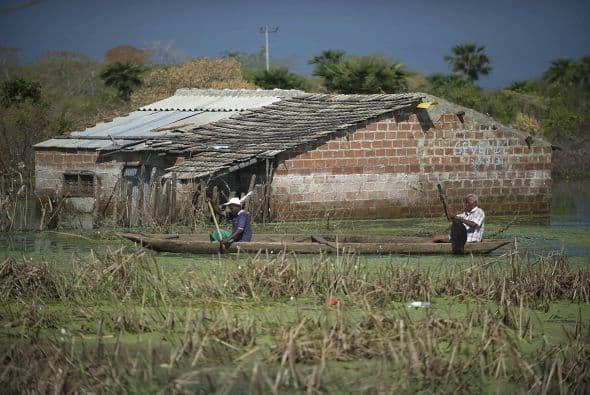 "Desde principio de año han muerto 12 personas a causa de las intemperies. Tres de ellas, durante la presente semana lo que eleva a 323 el número de víctimas mortales desde abril de 2010", dijo Adriana Caviedes, vocera del organismo.