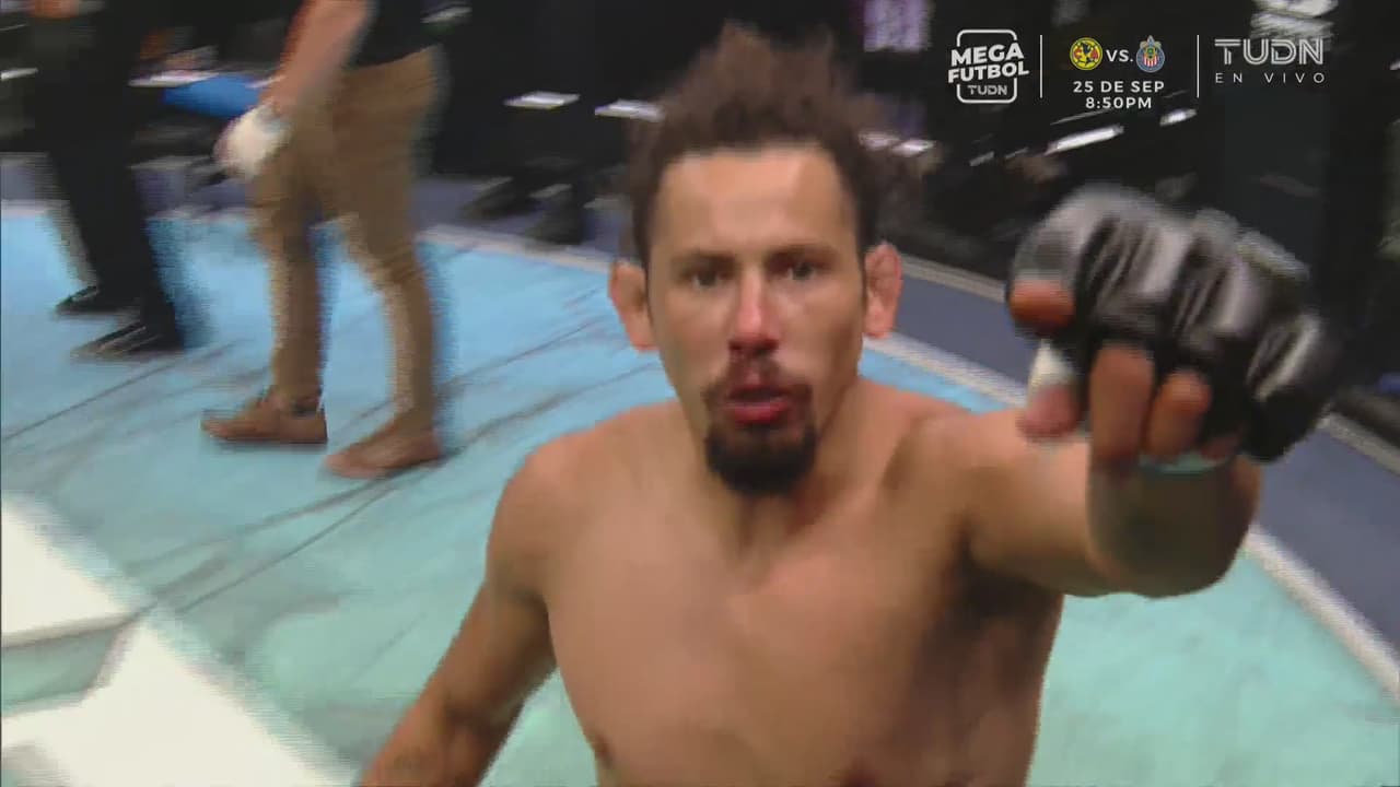 Sin despeinarse, 'El Toro' Bravo noquea a Whitney en Combate Global 