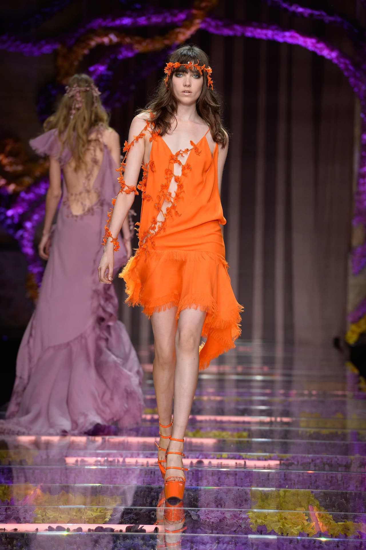 Al igual que Dior, la afamada marca italiana usó colores pastel, así como los cortes asimétricos.