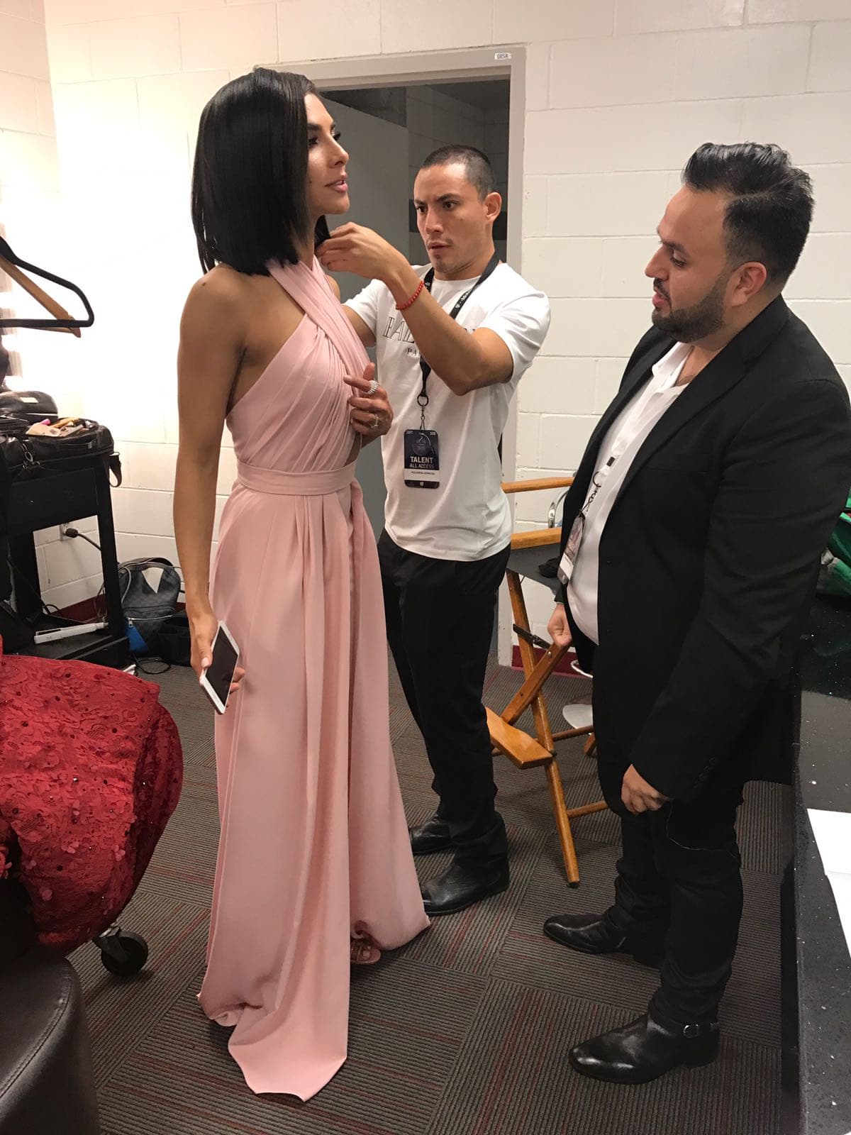 El color del atuendo es espectacular.