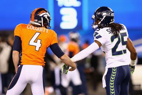 Los Seahawks, con un fútbol "total", el que había trabajado el entrenador del equipo durante toda la temporada regular, el veterano Pete Carroll, derrotaron por paliza de 43-8 a los Broncos, la mejor ofensiva de liga, con el mariscal de campo Peyton Manning a la cabeza. No habían pasado ni 12 segundos desde el comienzo del partido y los Seahawks ya hicieron historia con la anotación más rápida que se había dado jamás en un Super Bowl. Pero lo peor no fue el dejarse anotar dos puntos, sino la imagen de enfrentamiento entre Manning y el centro de origen mexicano Manny Ramírez, que no le dio bien al balón, y aunque el corredor Knowshon Moreno lo recuperó, lo hizo en la zona de protección. La mejor ofensiva de la NFL estaba paralizada, sin saber qué hacer, y ahí fue el comienzo y el final del partido disputado en el MetLife Stadium, de East Rutherford (Nueva Jersey), donde la temperatura fue de 43 grados. Malcom Smith recibió el premio de Jugador Más Valioso (MVP), el octavo defensor que lo consigue en un partido de Super Bowl y el tercer apoyador. Carroll, de 61 años, el tercer entrenador con más edad de la NFL que ganó un Super Bowl, se convirtió en el tercer entrenador que logra los dos títulos de campeón universitario de la NCAA con el equipo de USC y ahora los Seahawks en la NFL.