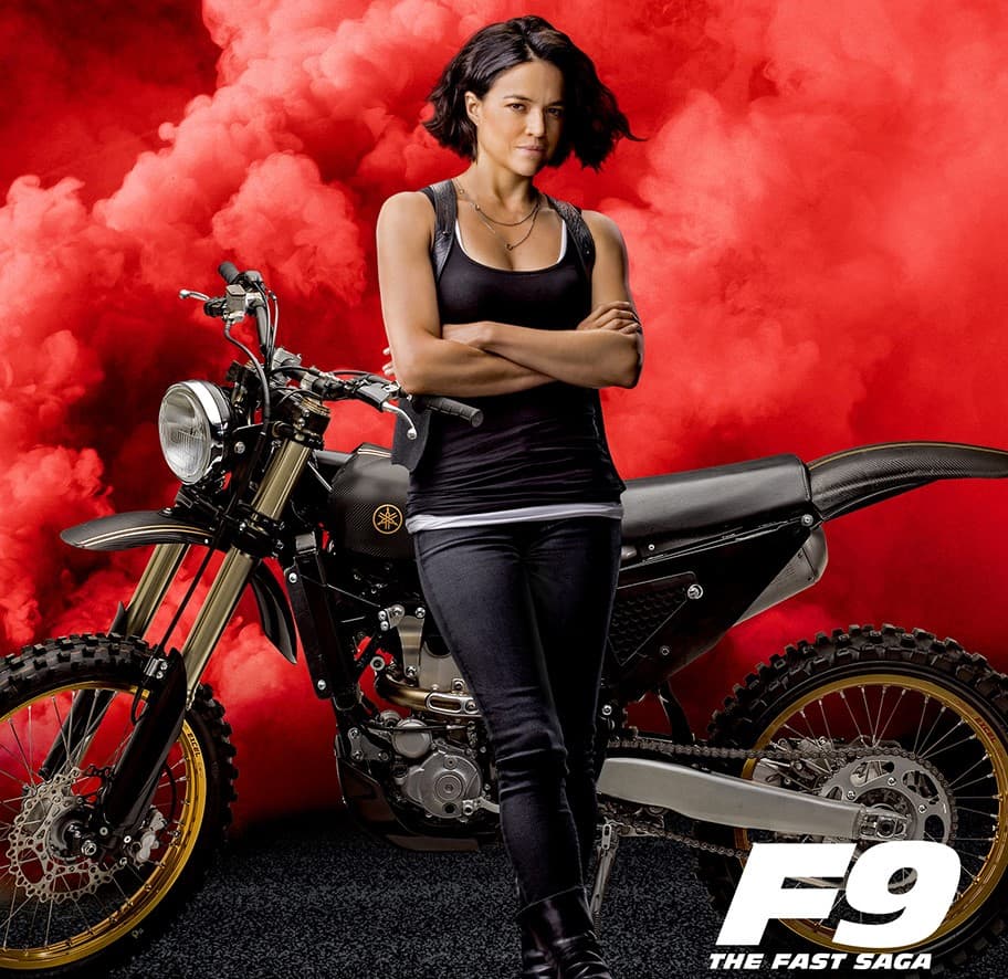 <h3 class="cms-H3-H3"><b>Yamaha YZ450F</b></h3>
<br>
<br>Comparado a los carros o camiones, las motocicletas han tenido muy poco protagonismo en la historia de Rápido y Furioso. Sin embargo, esta novena entrega contará con la participación de varias unidades en manos de uno de los personajes principales, Letty (Michelle Rodríguez), esposa de Toretto. En los adelantos de la película se ve primero a Letty en una 
<b>Yamaha YZ450F</b> y luego a bordo de una Harley Davidson.