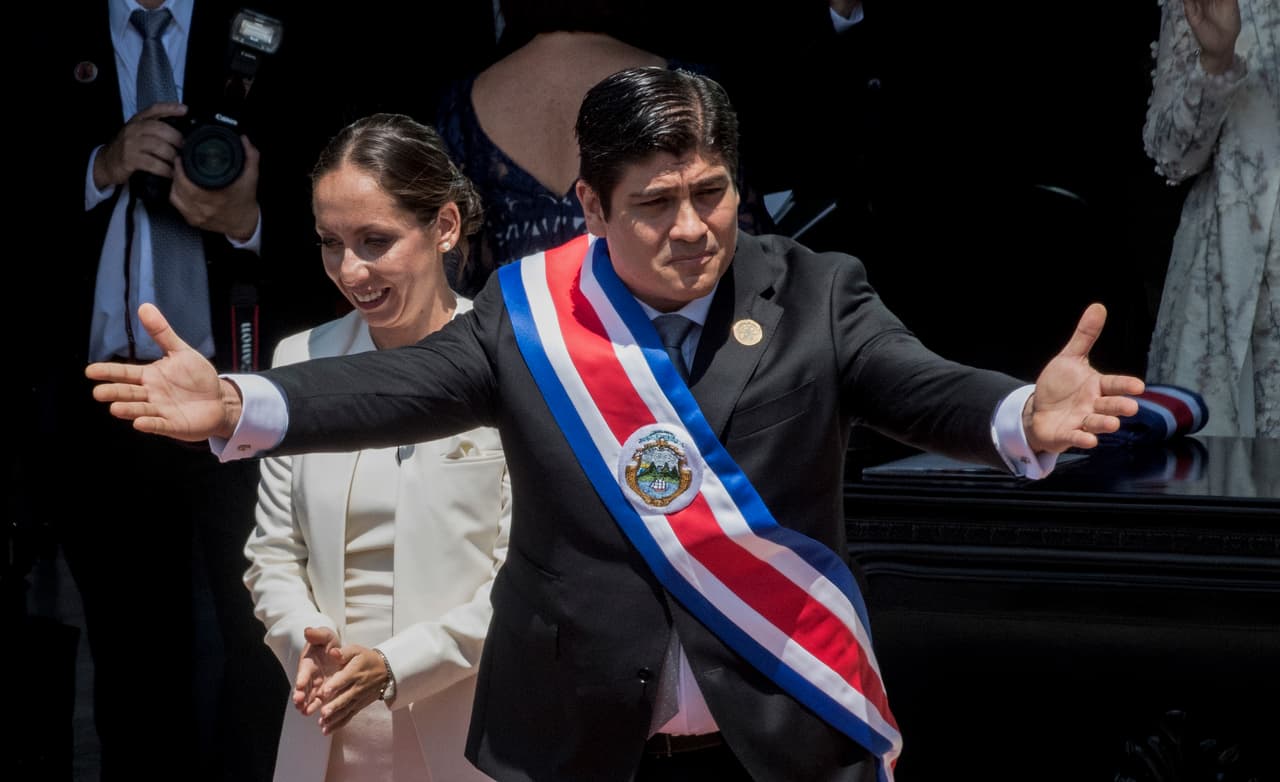 En una ceremonia "no contaminante", Carlos Alvarado se convierte en nuevo presidente de Costa Rica