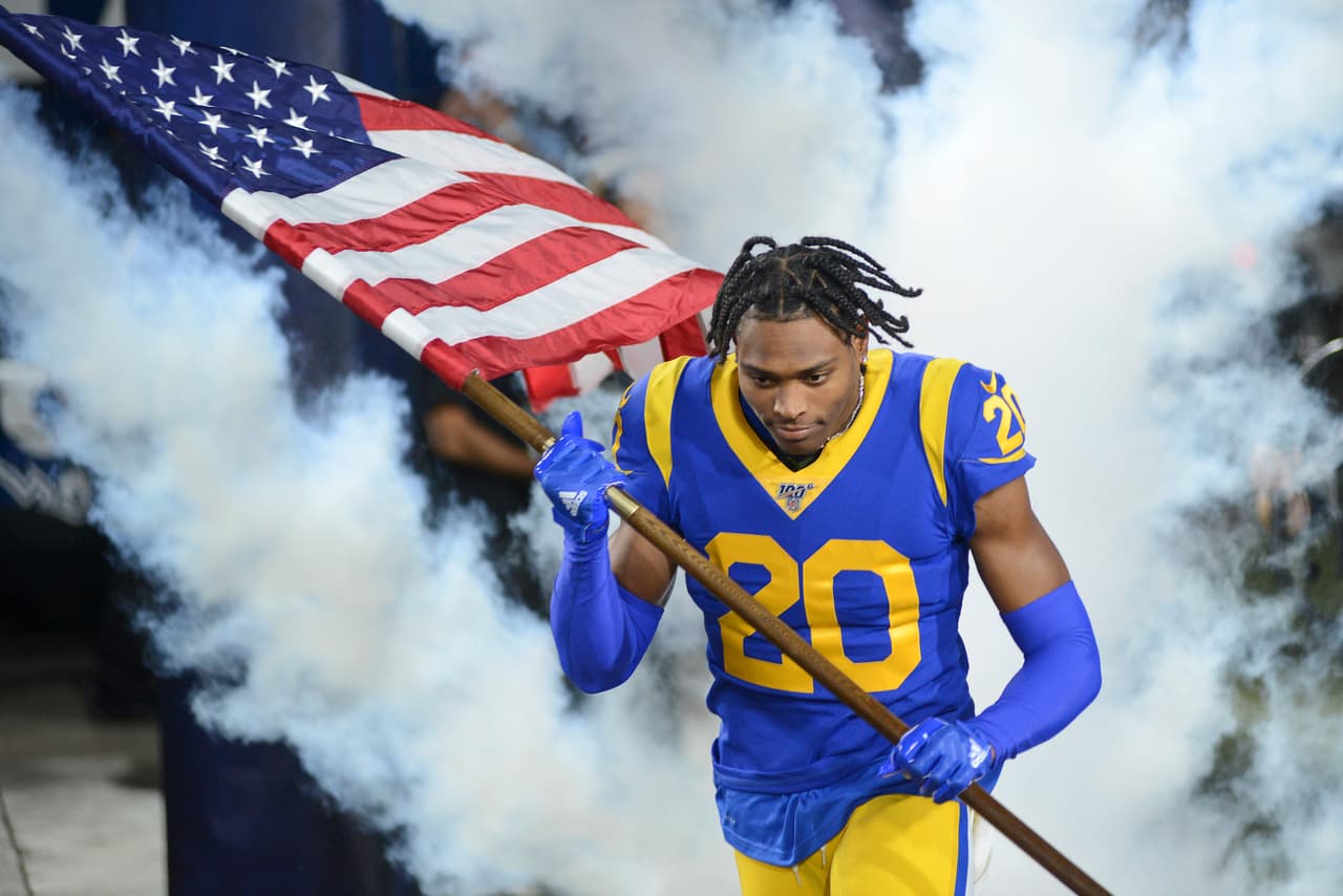 <b>Puesto 13 (empate). Los Angeles Rams (NFL)</b>
<br>
<br>• Valor: 4,000 millones de dólares.
<br>
<br>• Cambio de valor en los últimos cinco años: +176%.
<br>
<br>• Propietario: Stanley Kroenke.
<br>
<br>• Año de compra: 2010.
<br>
<br>• Precio pagado: 750 millones de dólares.
<br>