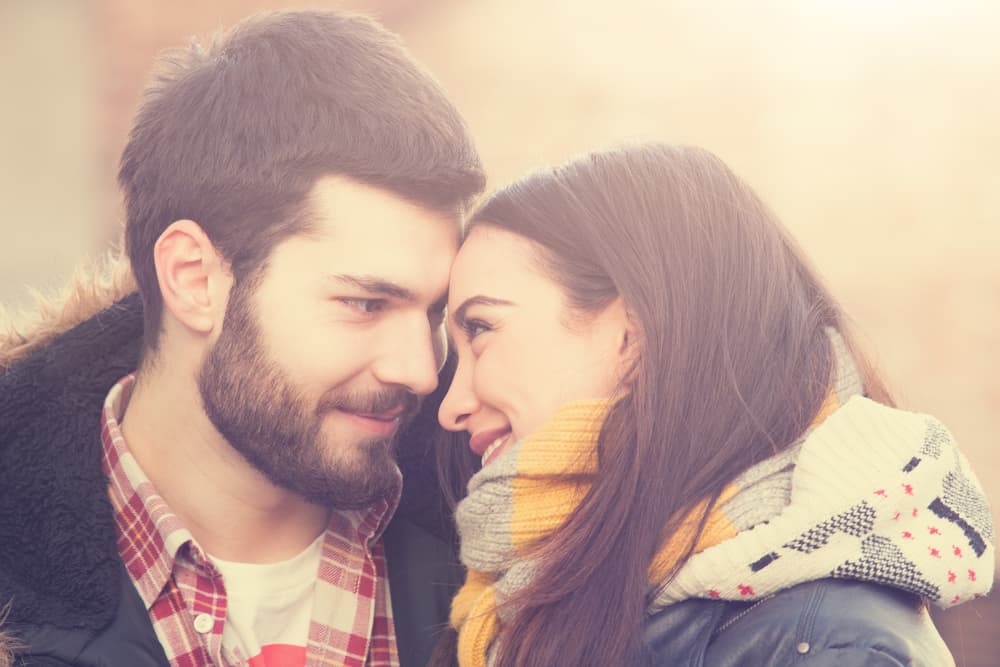 <b>Virgo</b>
<br>
<b>Romances inesperados, sorpresivos</b>
<br> El romance se presenta con sorpresas favorables. Hoy, o tal vez más rápido de lo que supones, ocurrirán arreglos que te colocarán en una posición favorable con respecto a otras personas que están compitiendo por algo que te interesa, tanto en el amor, como en el trabajo. No te des por vencido, tú el talento intrínseco, para lograr lo que deseas si solamente te empeñas pues tu voluntad es férrea y sabes cómo aplicarla cuando te conviene.